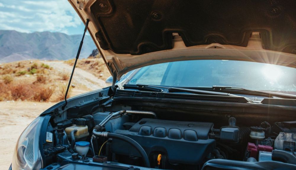El motor tiene que trabajar más si el nivel de combustible es bajo El motor tiene que trabajar más si el nivel de combustible es bajo