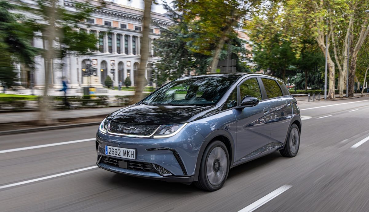 Tiene el tamaño de un Seat León, es muy refinado y, 100% eléctrico, cuesta hoy ya menos de 20.000 €