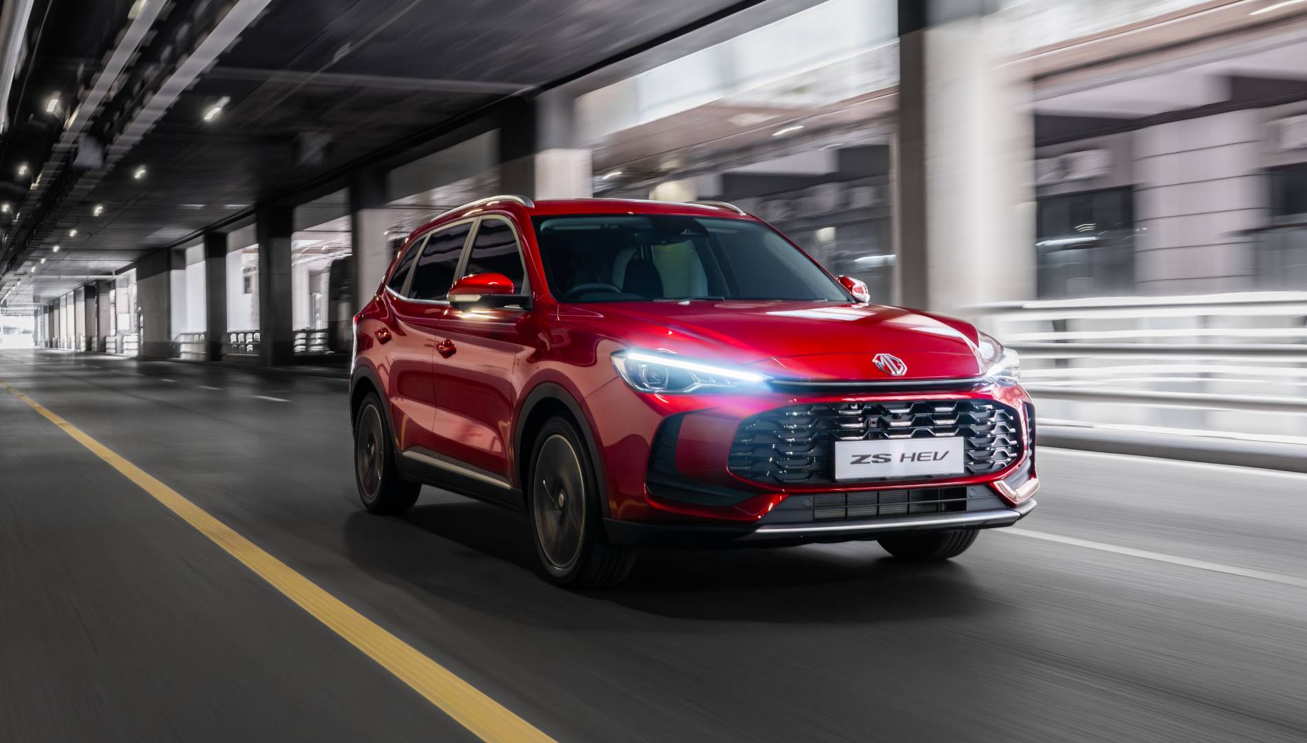Primeras imágenes oficiales del nuevo MG ZS, que da un gran paso adelante y estrena mecánica híbrida