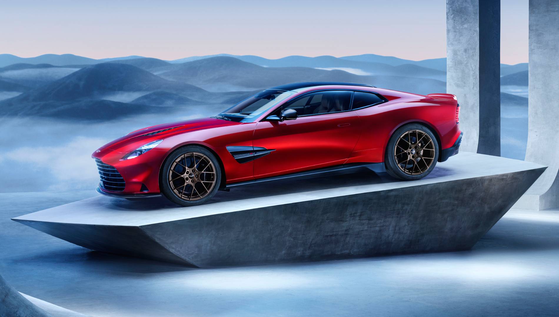 Llega el nuevo Vanquish, el Aston Martin más potente de su historia con el que sueña James Bond
