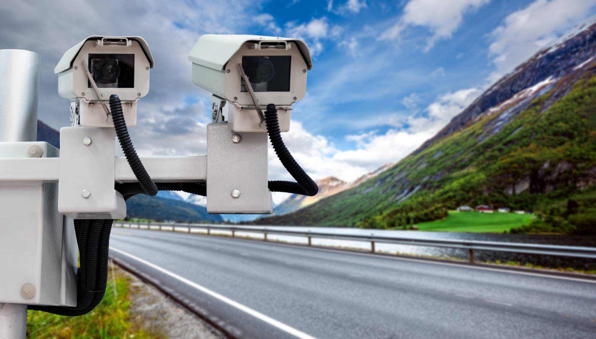 Esta es la velocidad real a la que ya multan todos los nuevos radares de la DGT