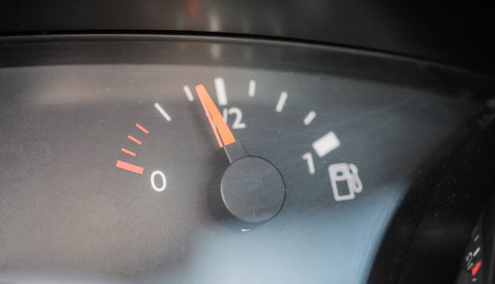 El aforador mide el nivel de carburante y envía esa información al cuadro de instrumentos 