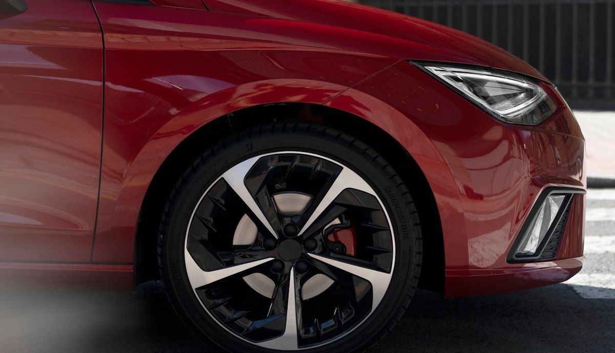 El coche español de gasolina que, solo con etiqueta C de la DGT, vende ya más que cualquier SUV