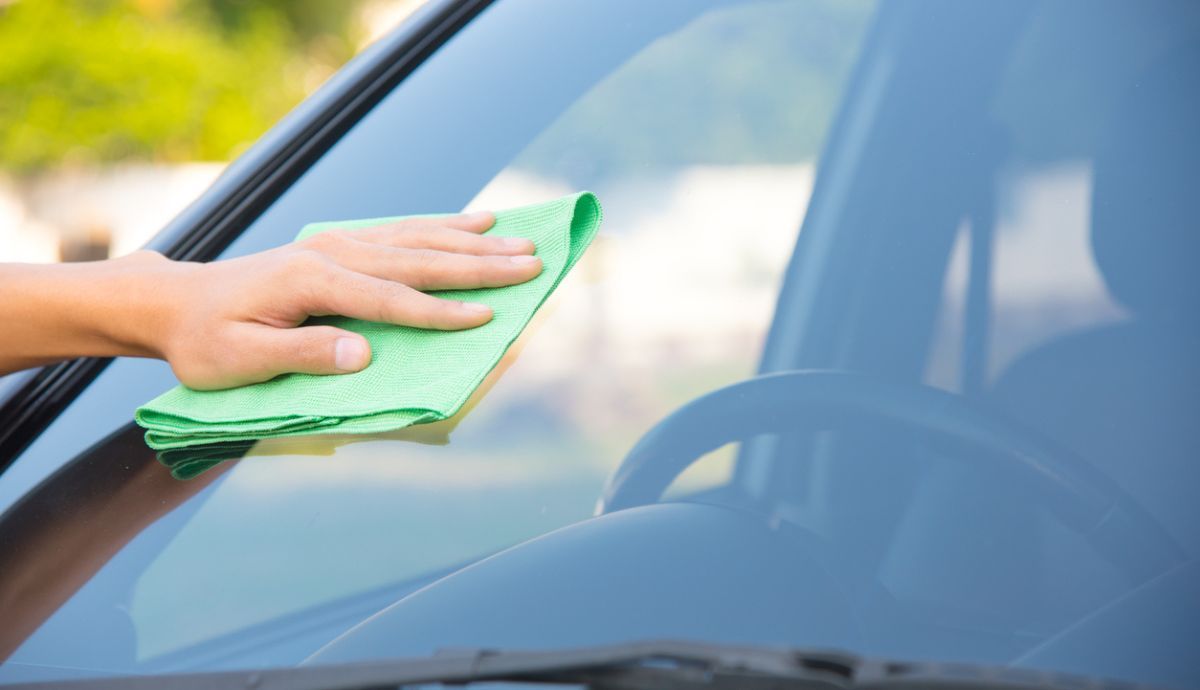 Cómo limpiar los cristales del coche