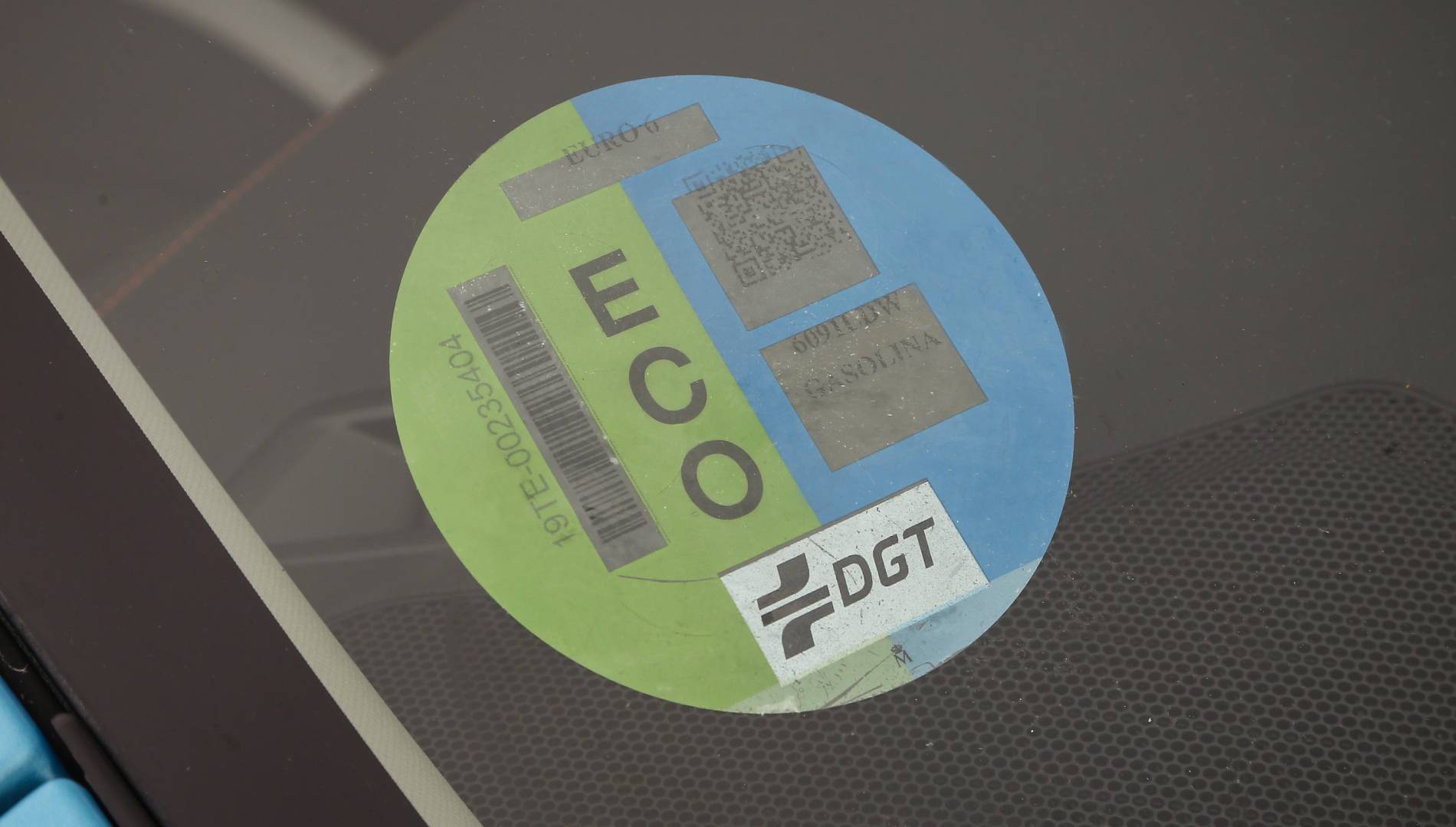 Todos estos coches con etiqueta ECO pueden perderla si la DGT realiza ya estos posibles cambios