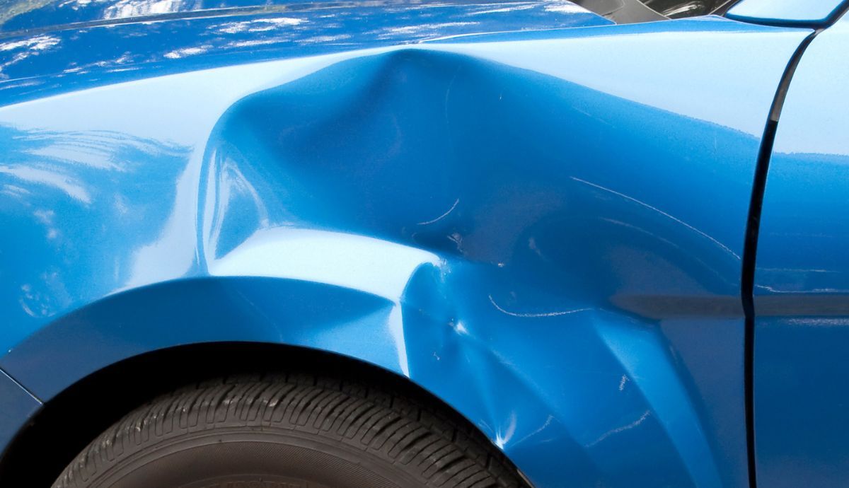 Cómo quitar un bollo de un coche