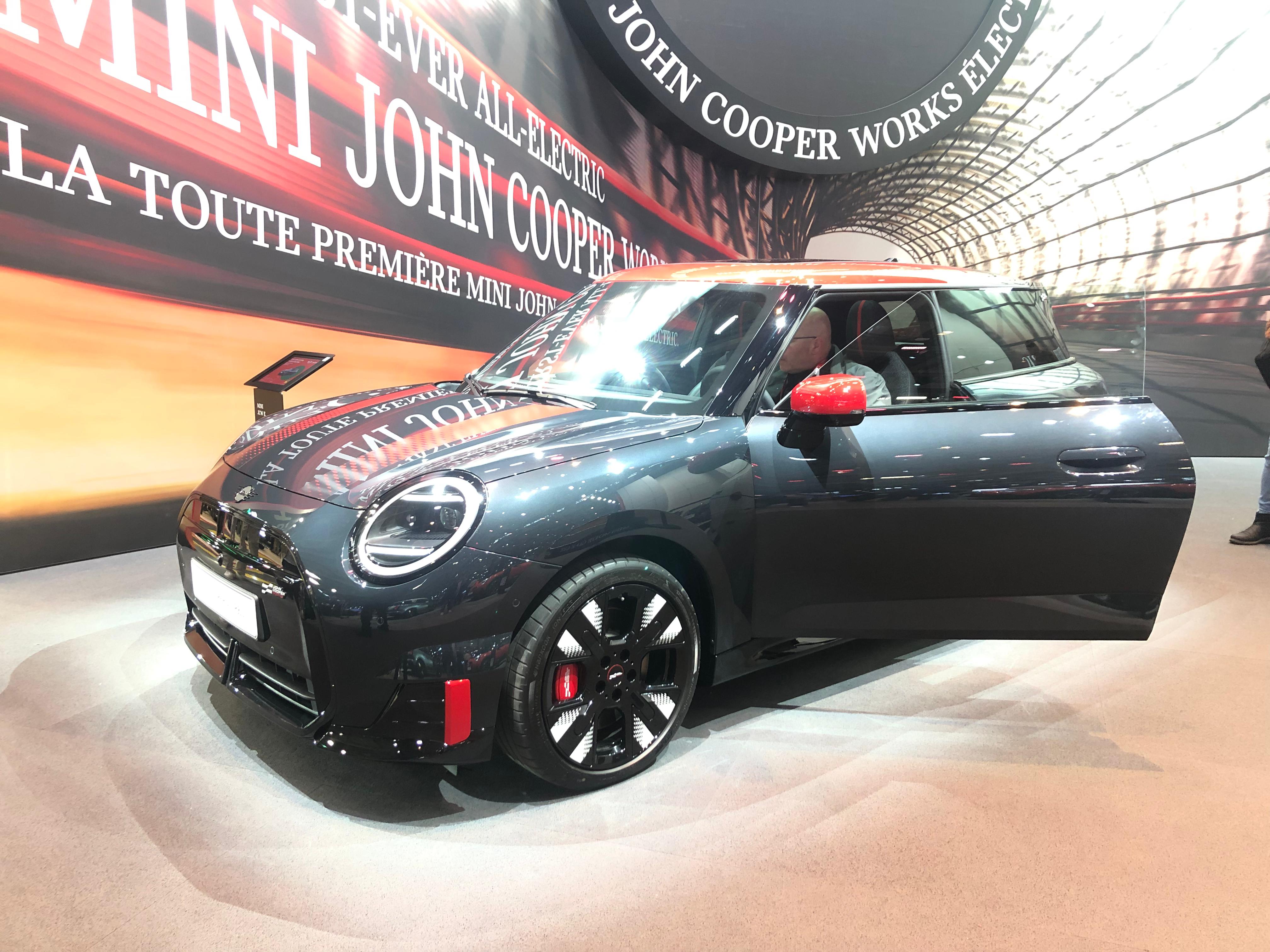 Los nuevos Mini John Cooper Works, en el Salón de París 2024.