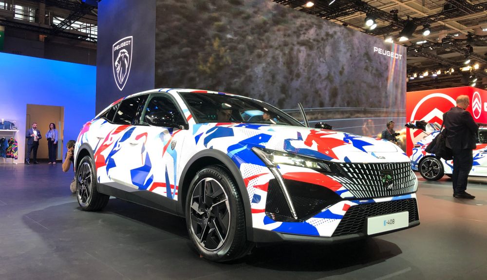 El Peugeot E-408 en el Salón de París 2024