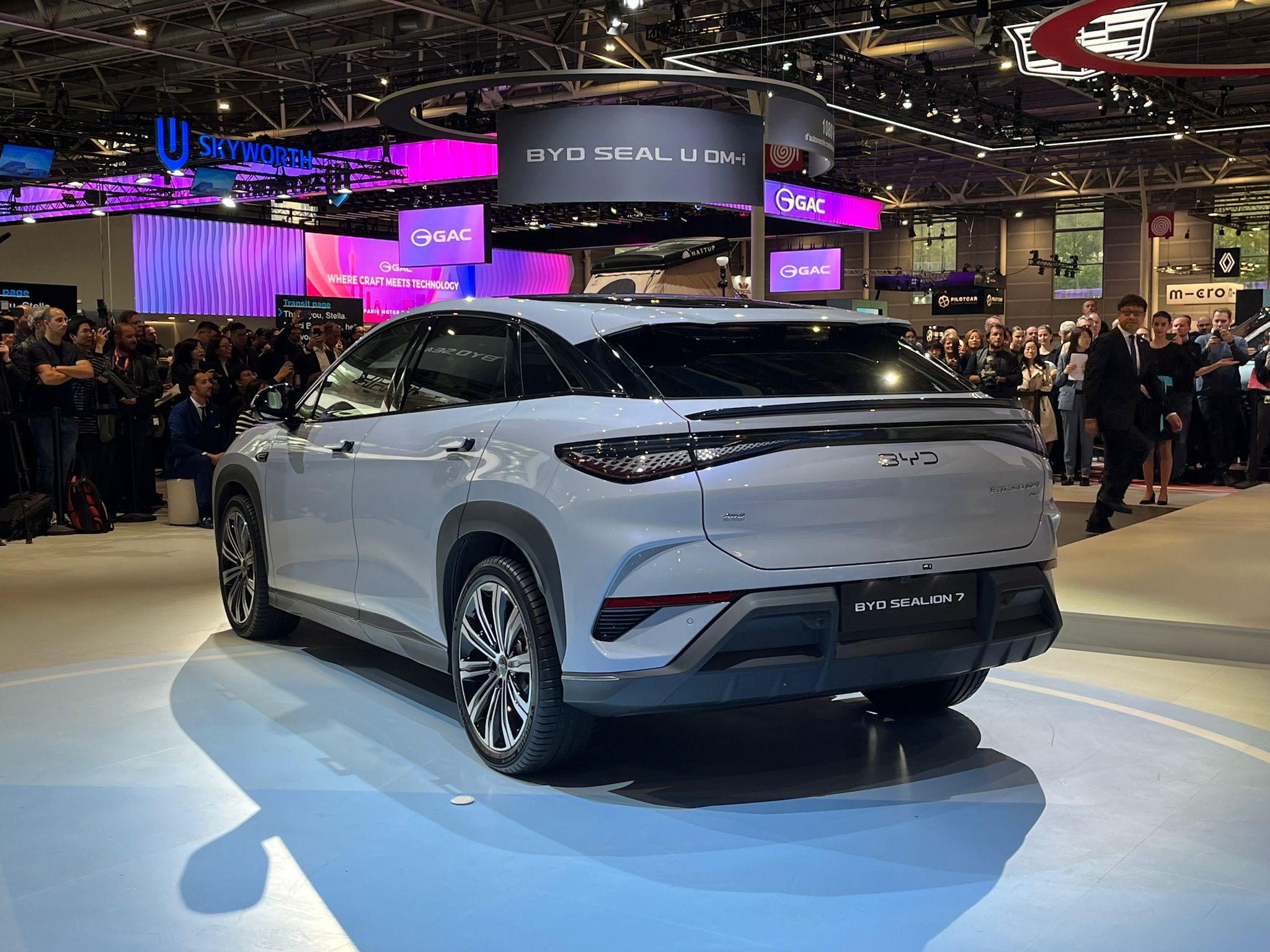 El BYD Sealion 7 en el Salón de París 2024