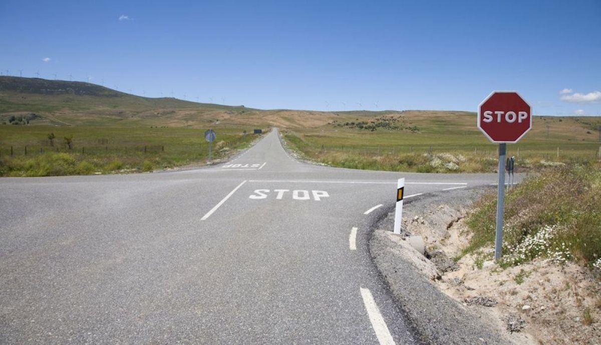Ya multan los primeros radares de Stop de la DGT en España y en estas carreteras están ubicados
