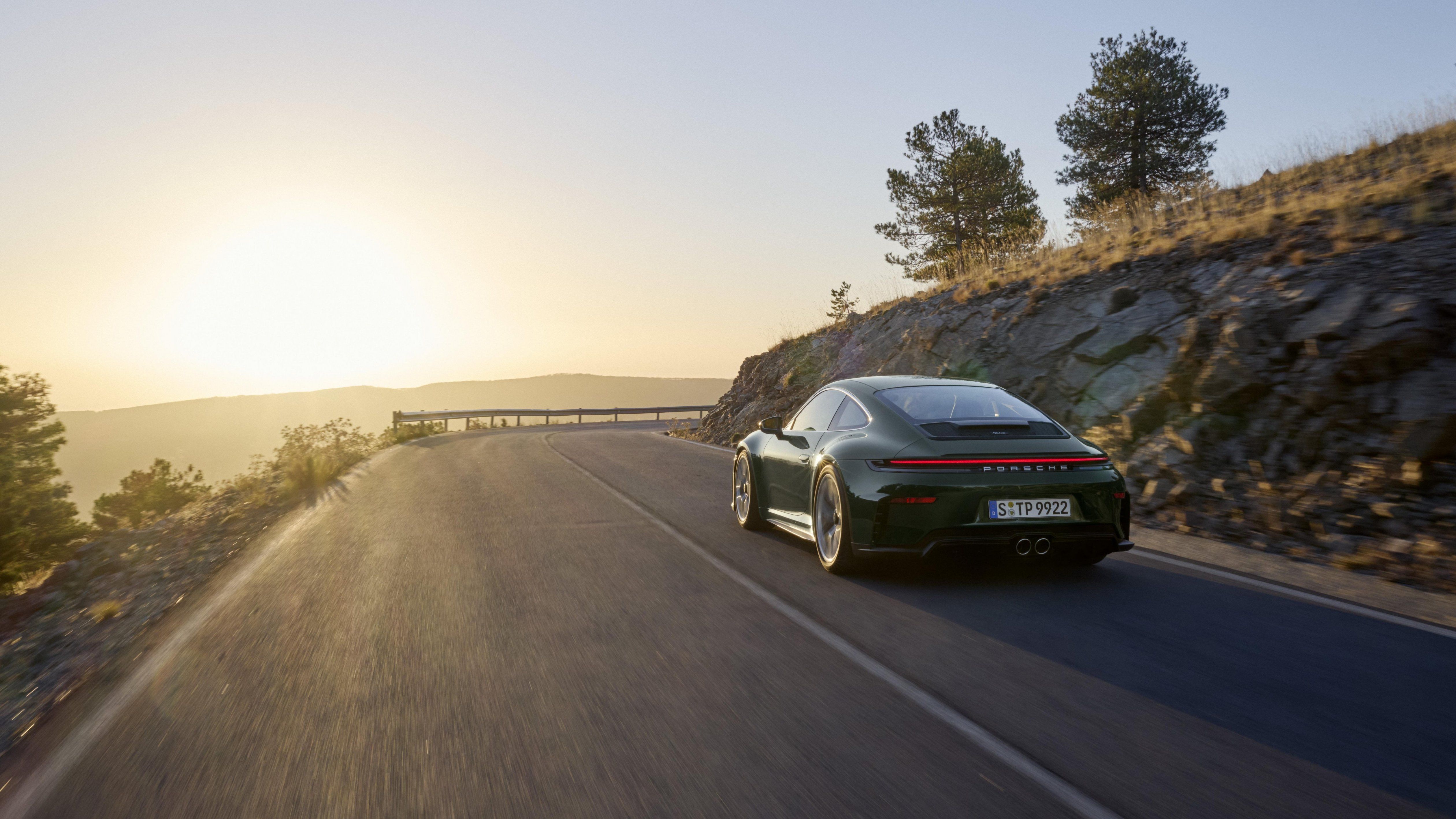 Porsche 911 GT3 Touring (992.1)
