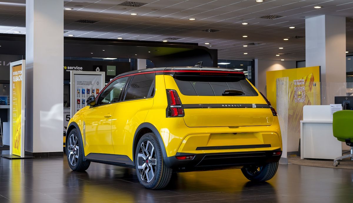 Llegan a España los primeros Renault 5 y tenemos fecha de entregas y precios del coche más esperado