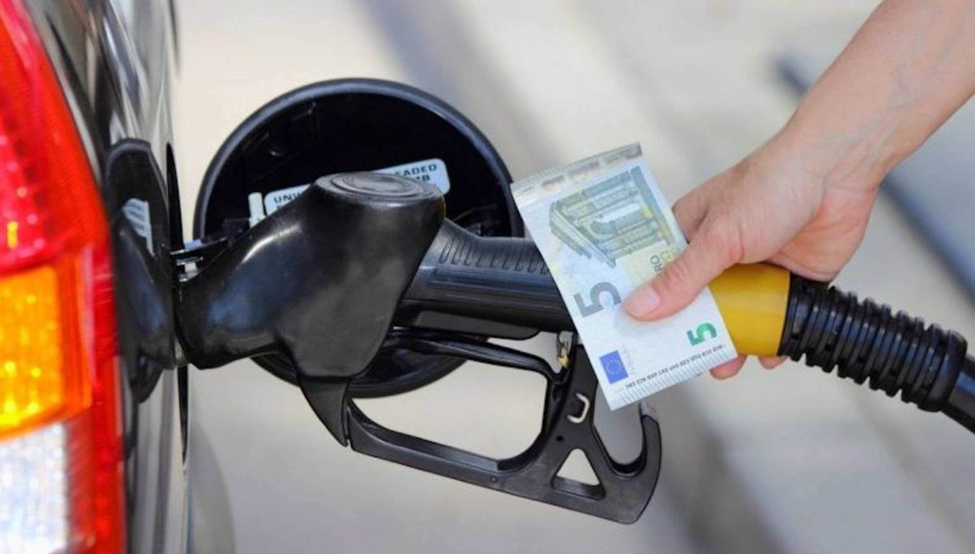 Se pone de moda una nueva estafa en las gasolineras: te contamos como evitar que te engañen