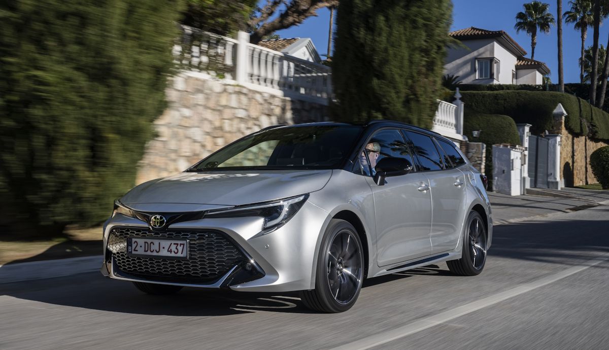 Probamos el Toyota Corolla Touring Sports 200h, un familiar híbrido anti SUV absolutamente único