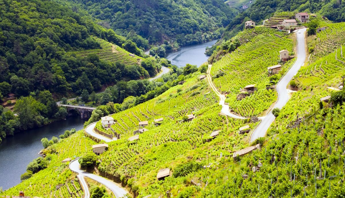 4 rutas de montaña para recorrer ya con tu coche las zonas más especiales de España