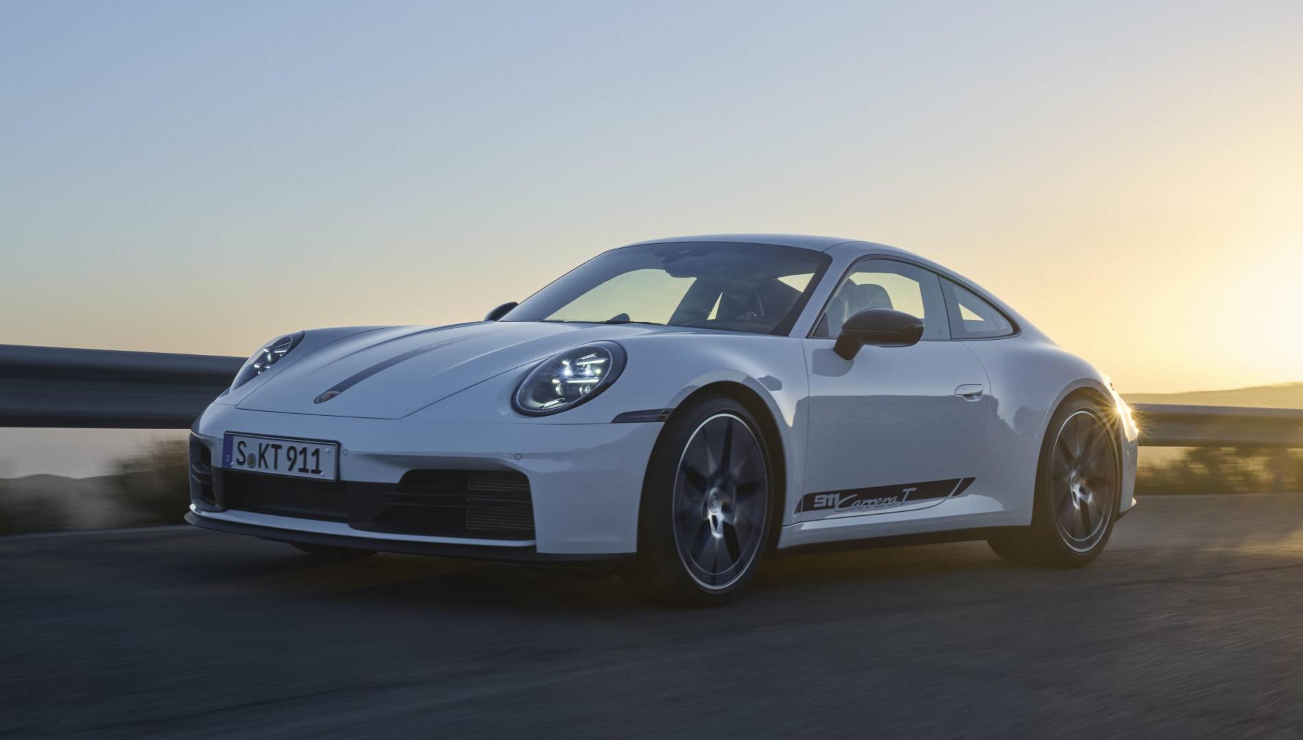 Porsche lanza el que puede ser el 911 perfecto: peso reducido, cambio manual y detalles exclusivos