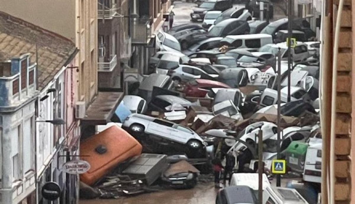 Miles de coches se han visto arrastrados por el agua en el Levante español