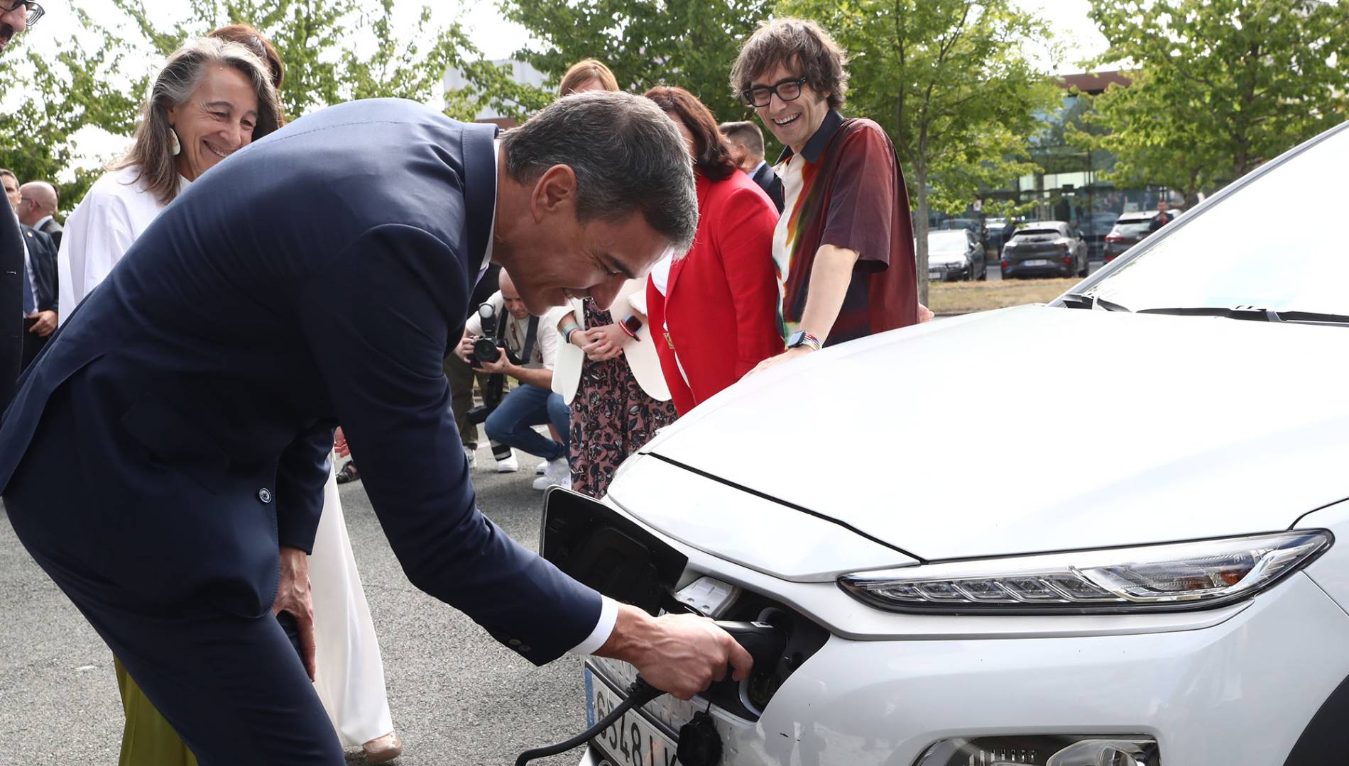 Pedro Sánchez confirma que habrá un nuevo Plan MOVES en 2025 para la compra de coches eléctricos