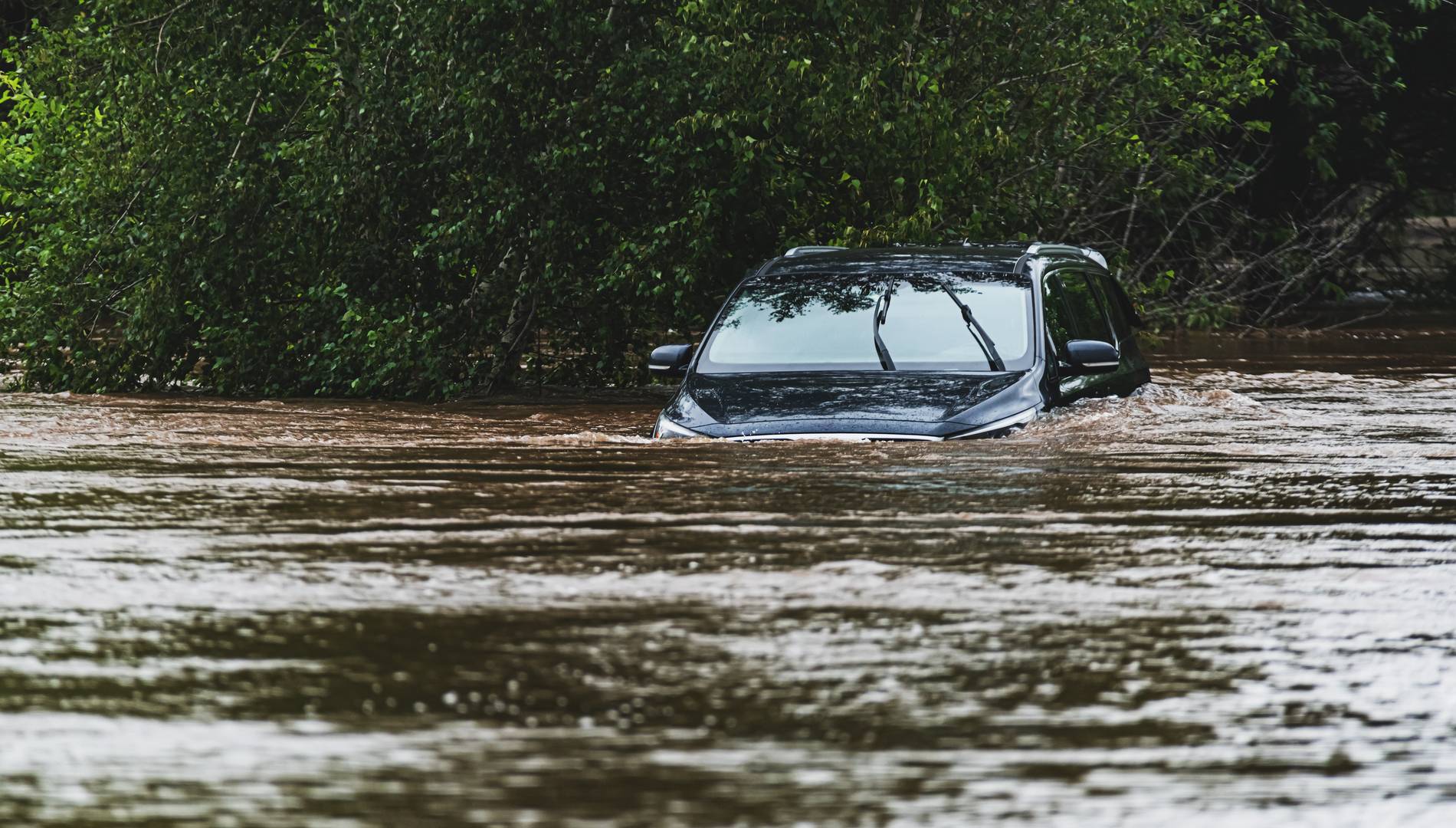 ¿Son inservibles los coches afectados por la DANA o pueden repararse? Los consejos de los mecánicos