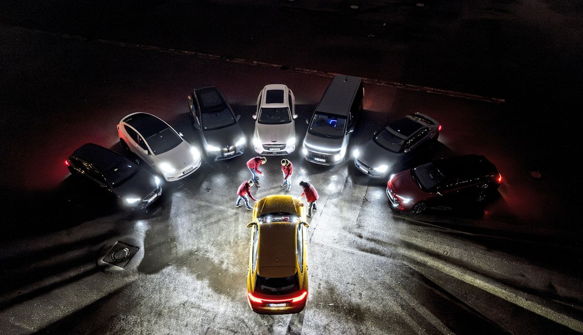 Comparativa de luces LED en 8 coches, Audi, BMW, Mercedes, Cupra, Tesla, Toyota… cuál es mejor