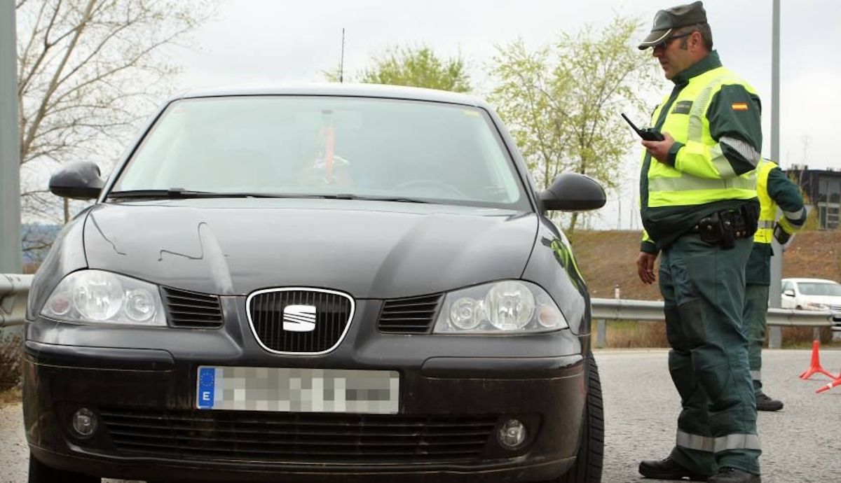 Así son las inspecciones aleatorias e inesperadas que la DGT realiza a vehículos en la vía pública