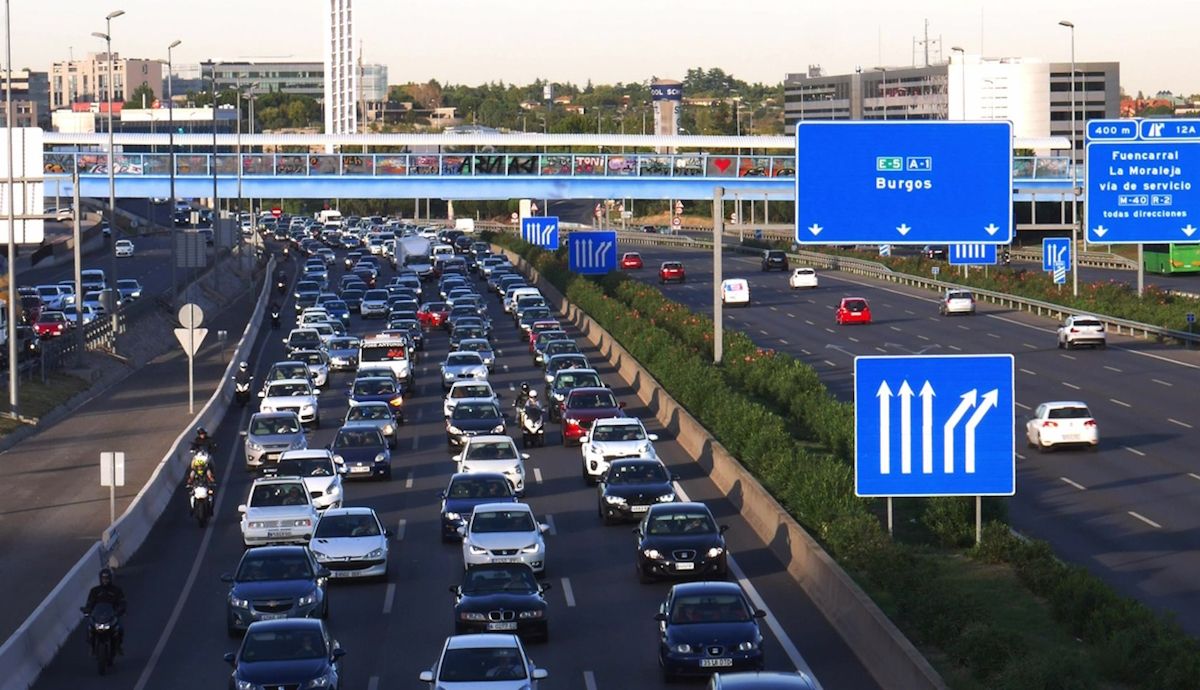 Gobierno y DGT aprobarán por Decreto que todos estos vehículos puedan circular por el arcén en 2025