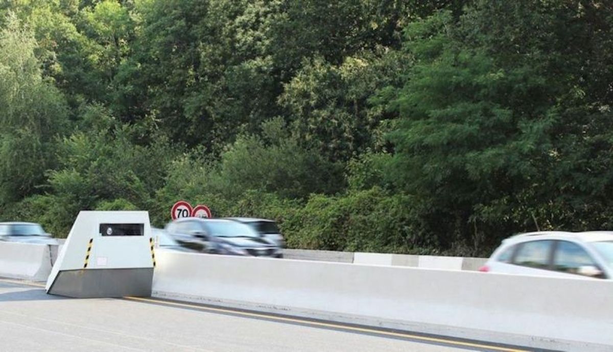 Más carro radares de ubicación cambiante para las carreteras, la nueva estrategia de control de velocidad