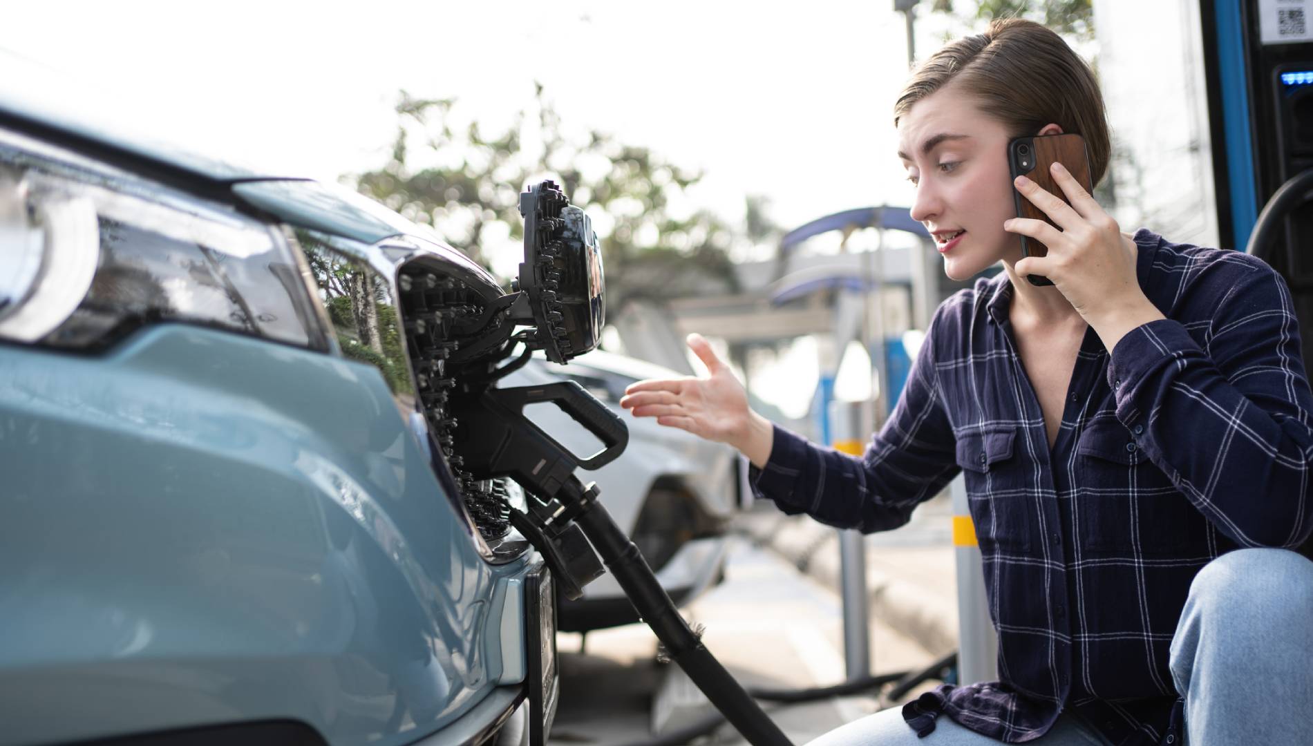 De los coches eléctricos que circulan por España, el 14% tiene algún riesgo, según un informe