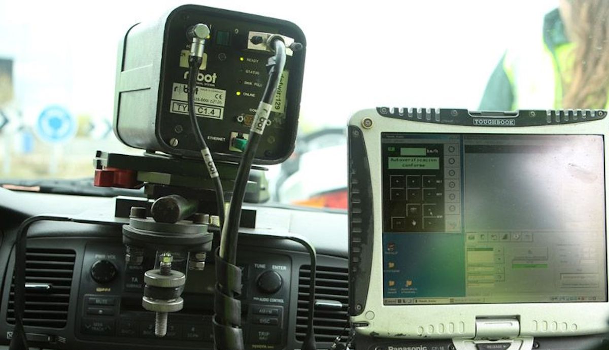 Nuevos radares privados camuflados en coches particulares ya multan y lo hacen en circulación y así