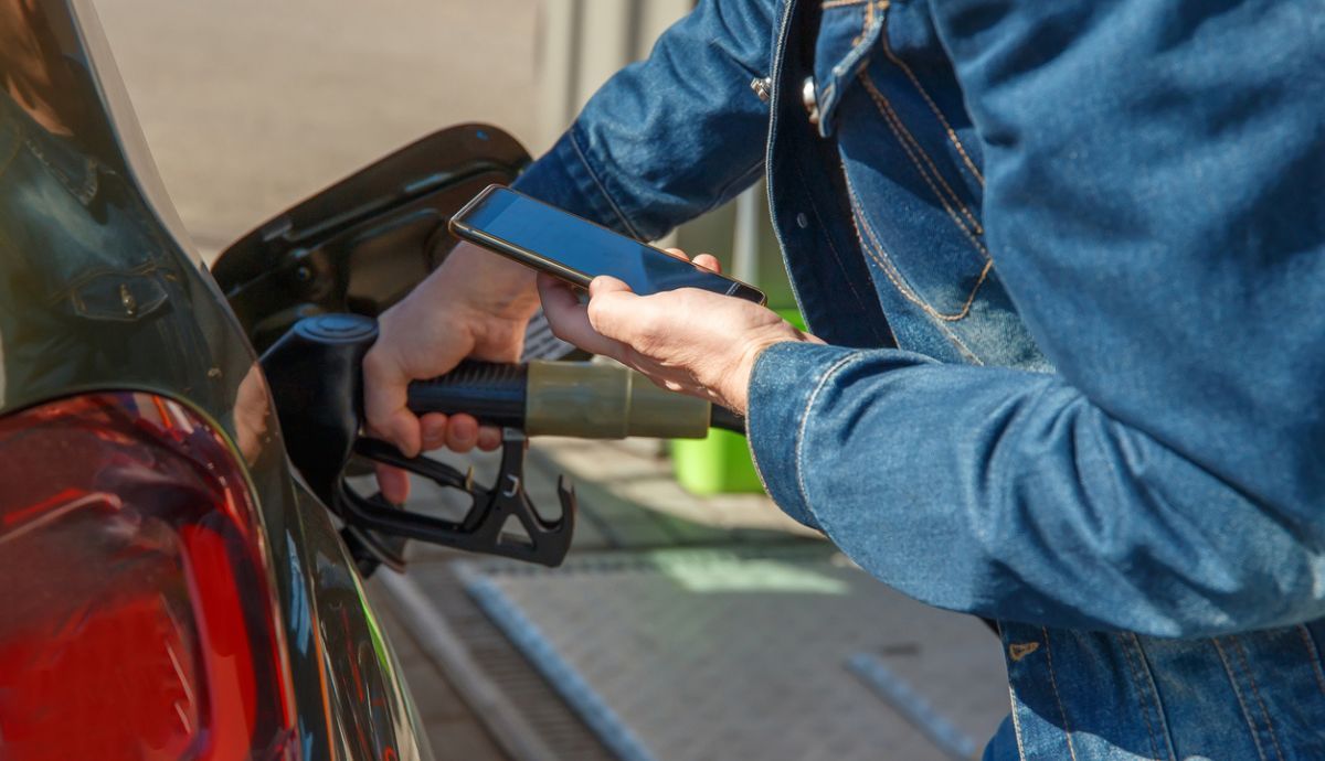Por qué no se puede usar el móvil en las gasolineras