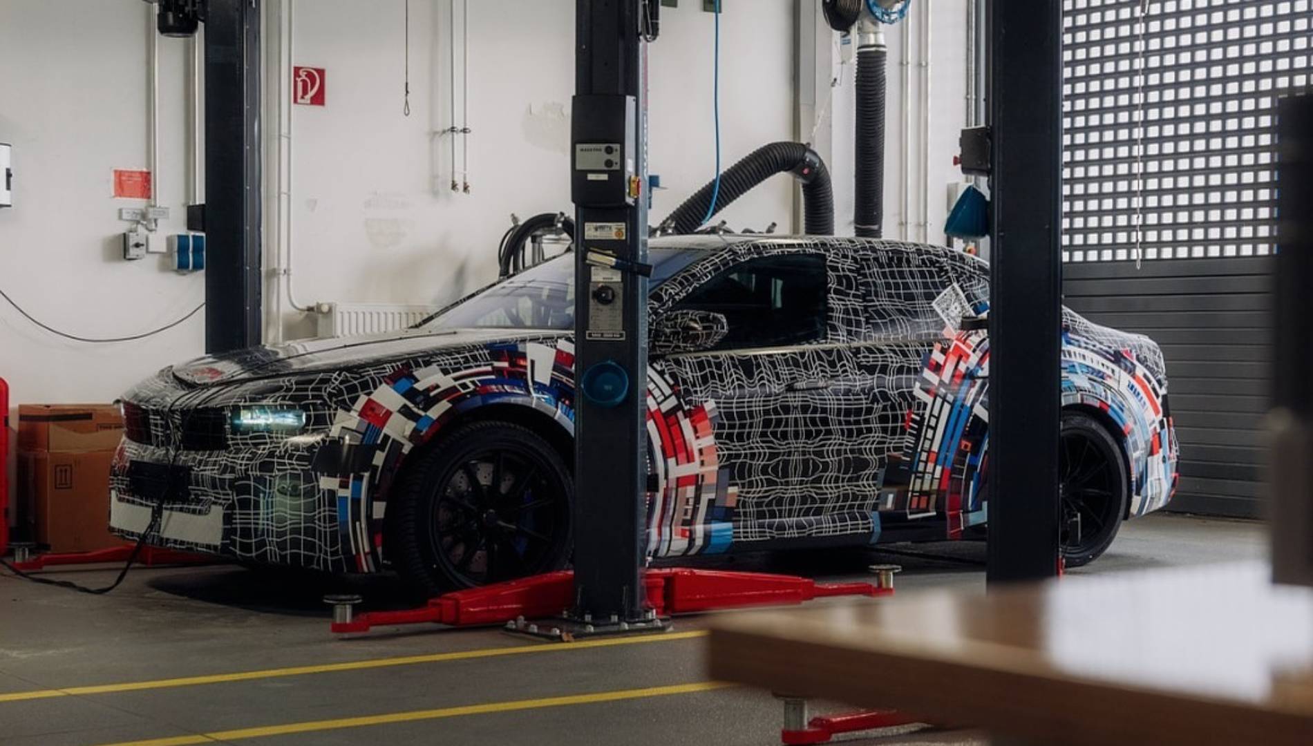 Bajo este camuflaje está el próximo BMW M3, con un motor que levantará mucha polémica