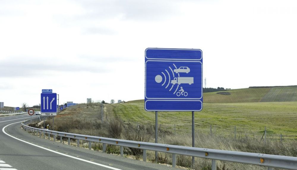 Varias ciudades españolas anuncian ya la instalación de nuevos radares fijos, móviles y de tramo Varias ciudades españolas anuncian ya la instalación de nuevos radares fijos, móviles y de tramo