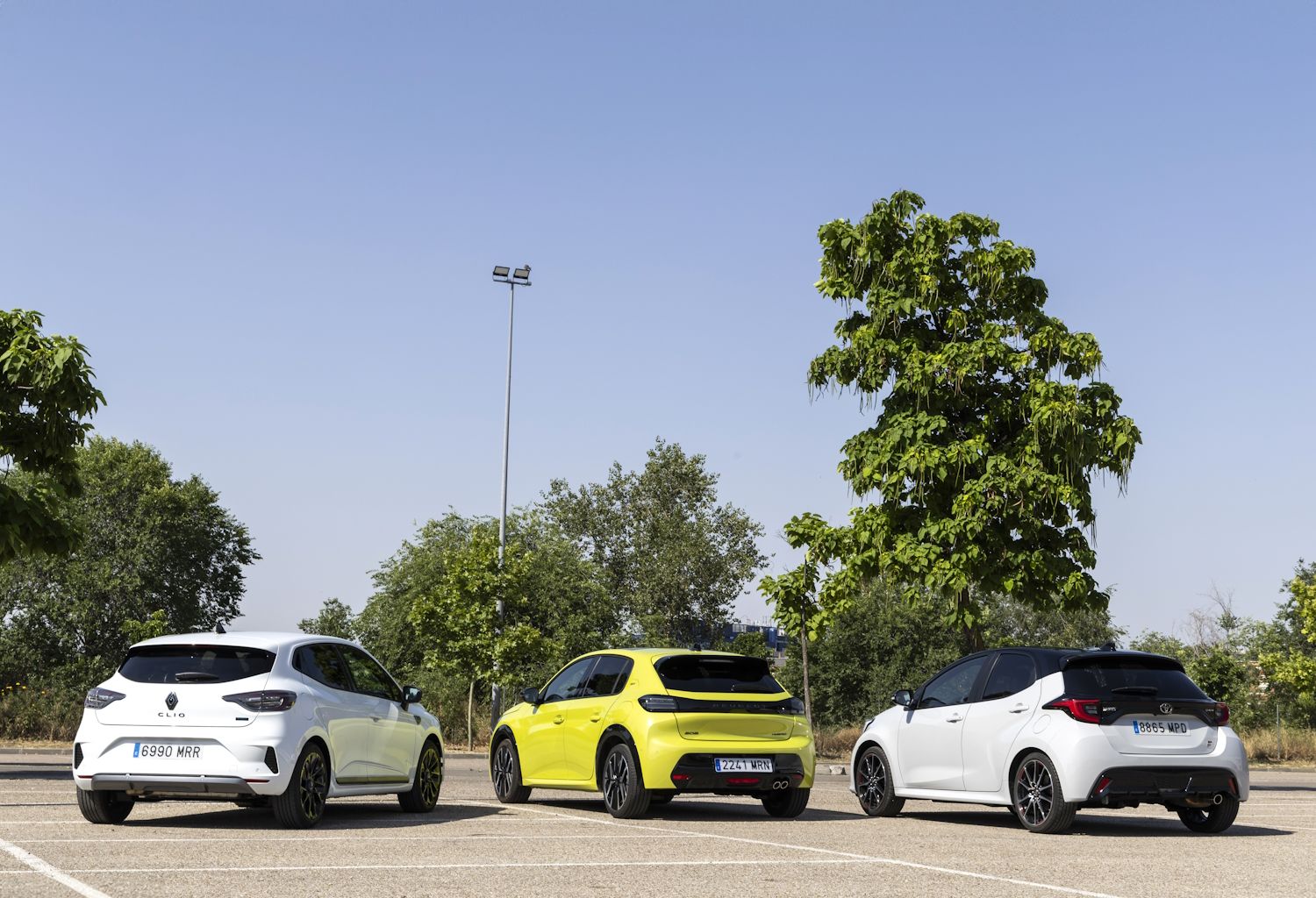 Peugeot 208 Hybrid e-DCS6, Renault Clio E-Tech Full Hybrid y Toyota Yaris 130H