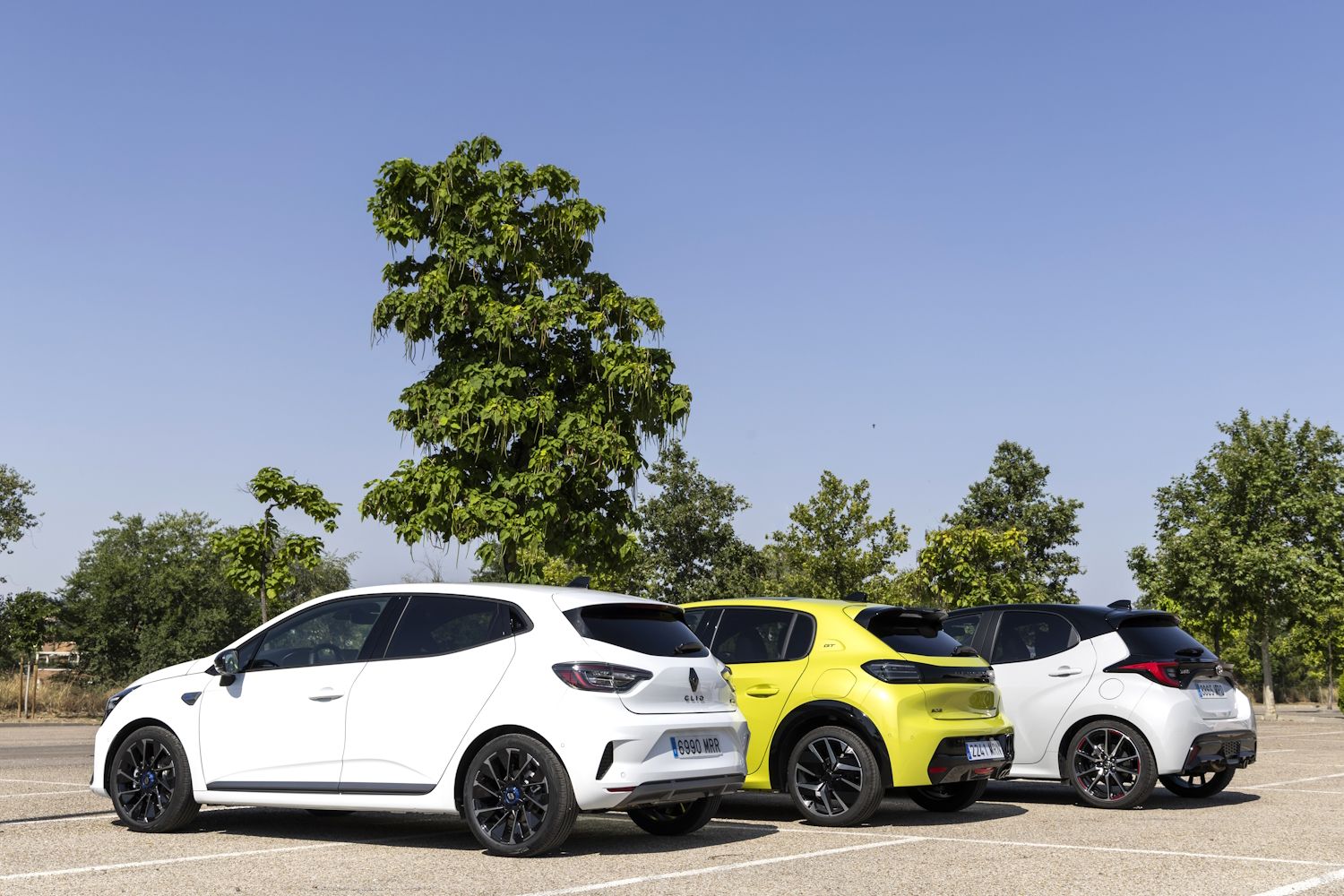 Peugeot 208 Hybrid e-DCS6, Renault Clio E-Tech Full Hybrid y Toyota Yaris 130H