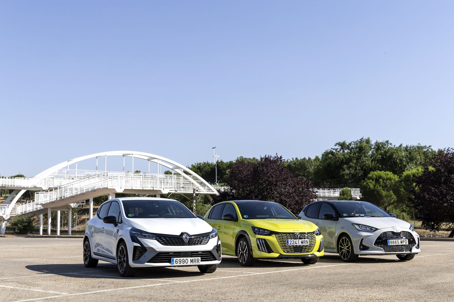 Peugeot 208 Hybrid e-DCS6, Renault Clio E-Tech Full Hybrid y Toyota Yaris 130H