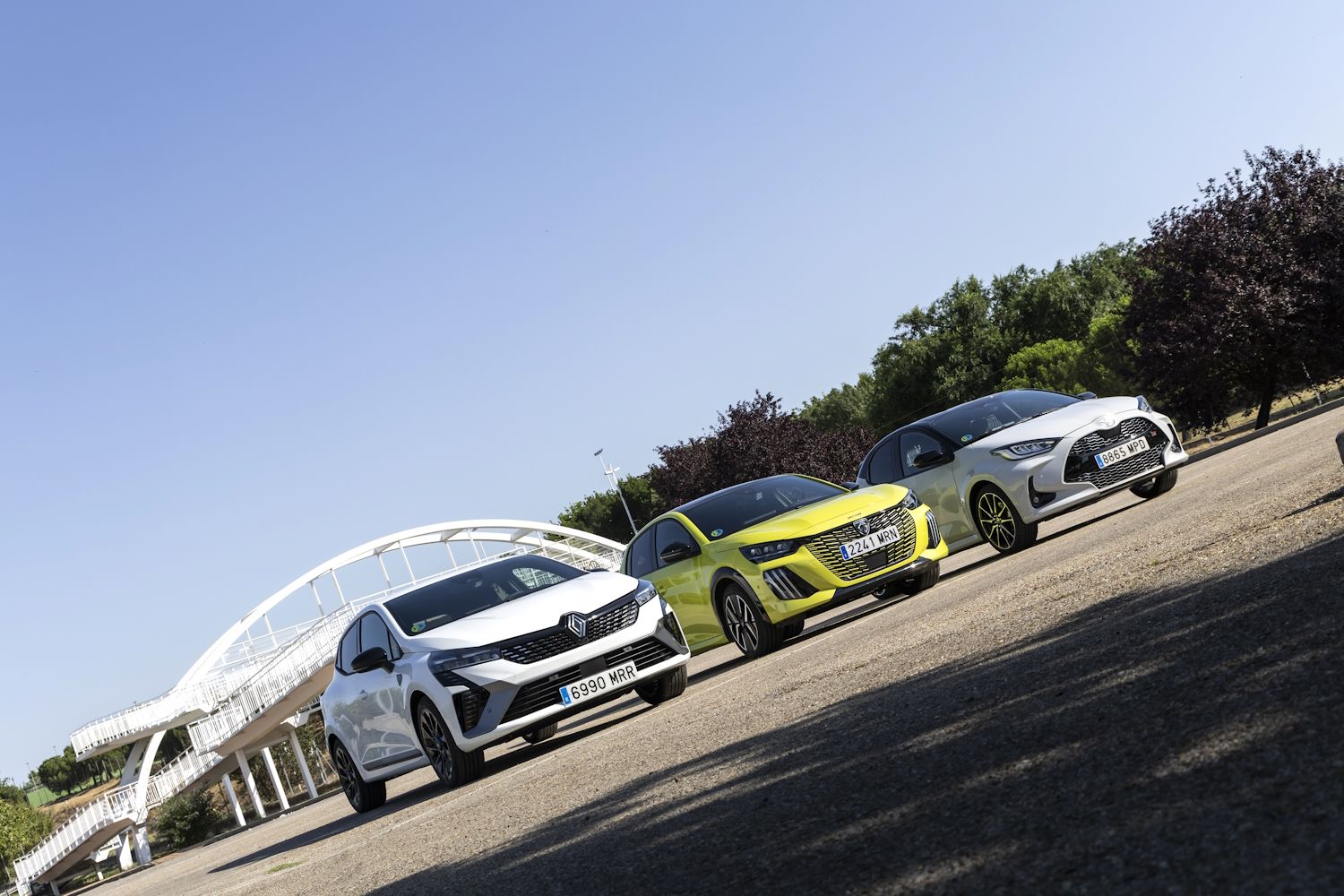 Peugeot 208 Hybrid e-DCS6, Renault Clio E-Tech Full Hybrid y Toyota Yaris 130H