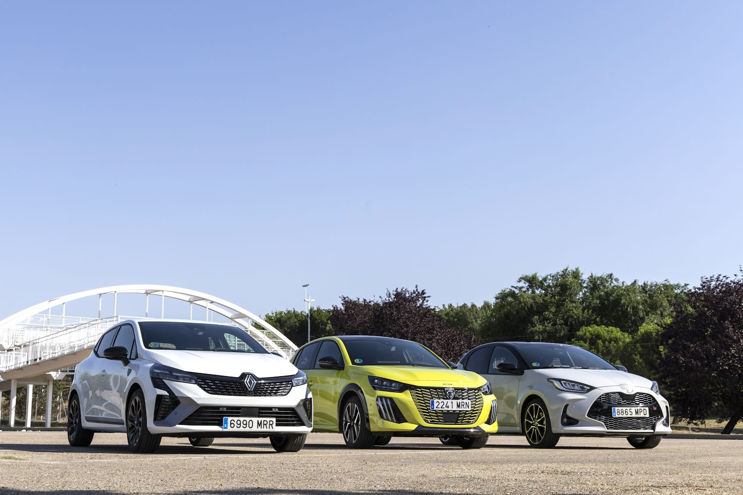 Peugeot 208 Hybrid e-DCS6, Renault Clio E-Tech Full Hybrid y Toyota Yaris 130H
