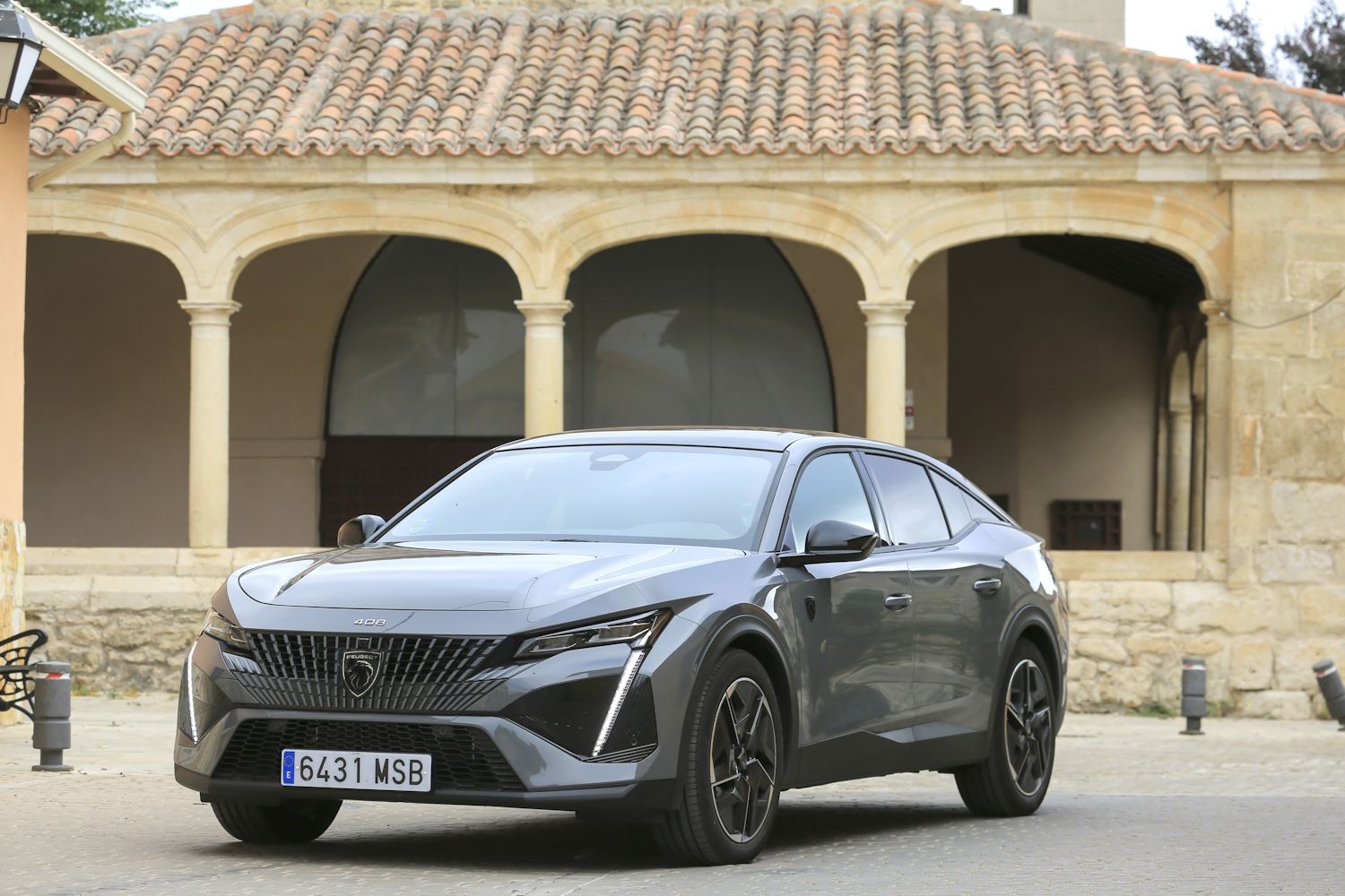 Peugeot 408 1.2 Hybrid e-DCS6 GT