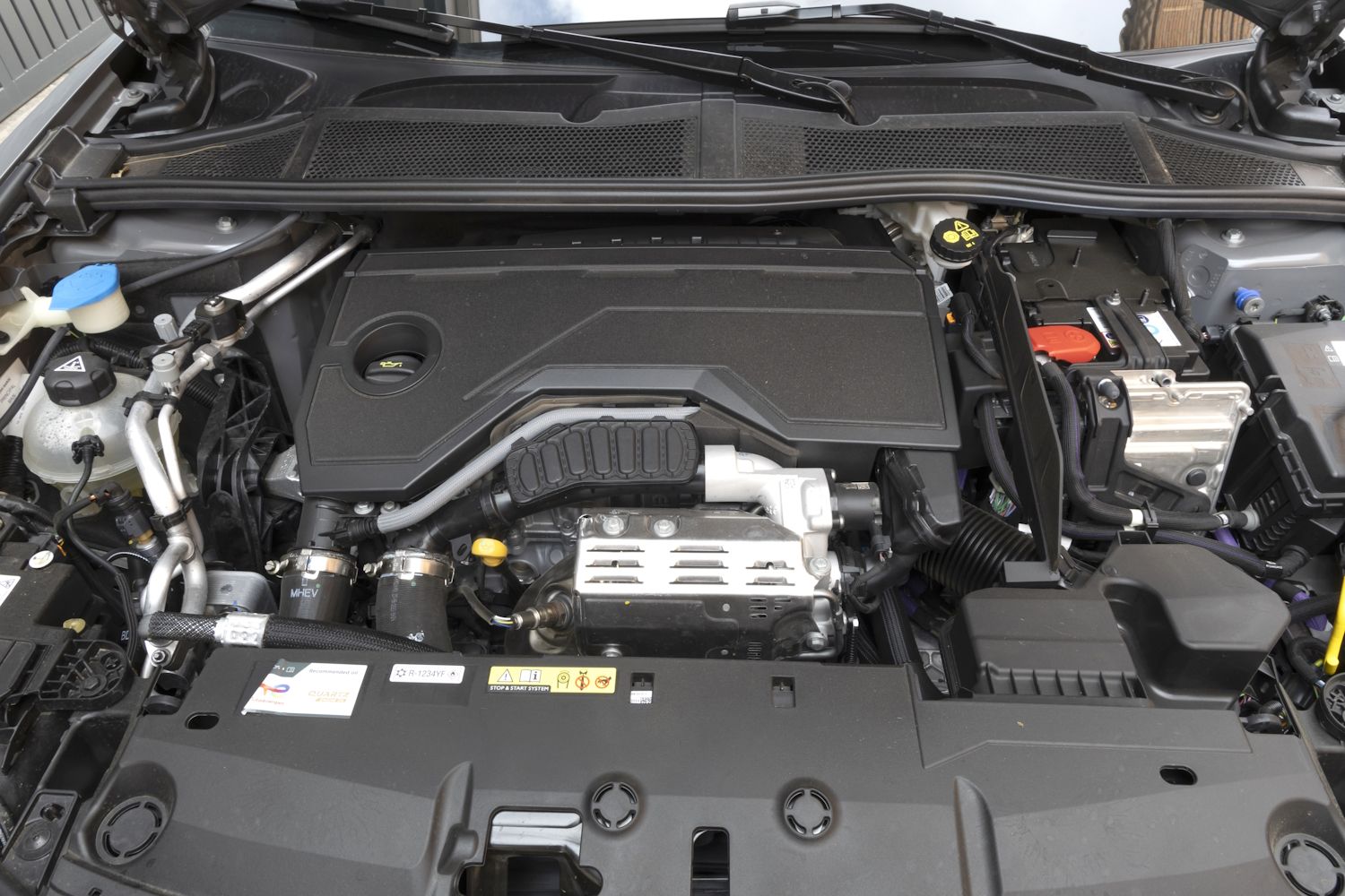 Peugeot 408 1.2 Hybrid e-DCS6 GT