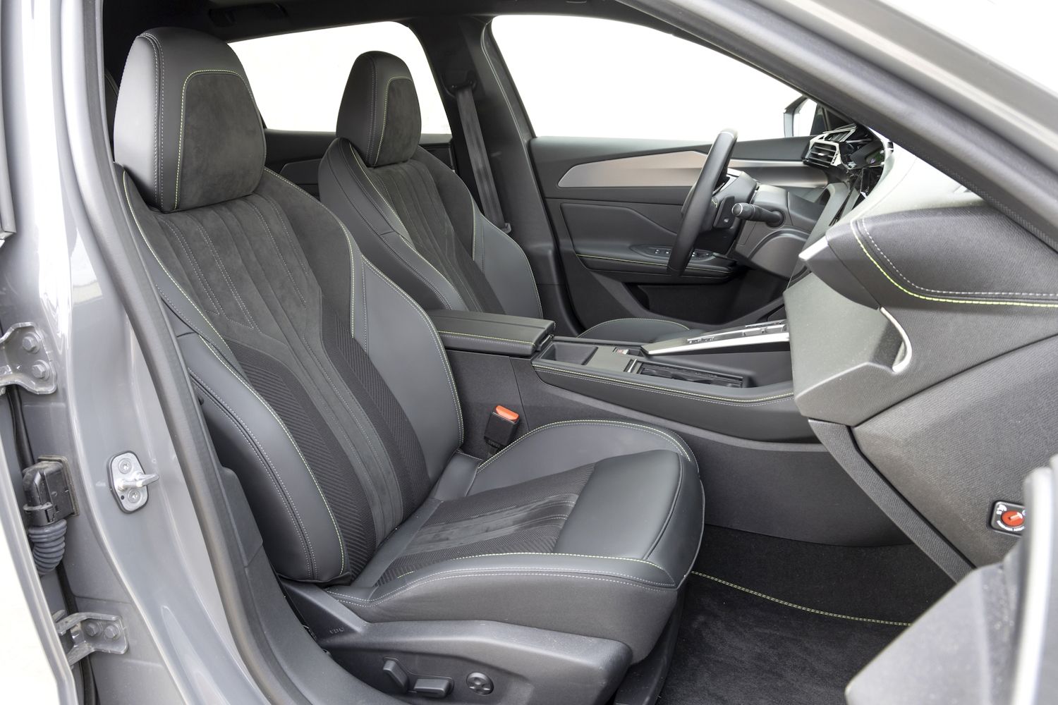 Peugeot 408 1.2 Hybrid e-DCS6 GT