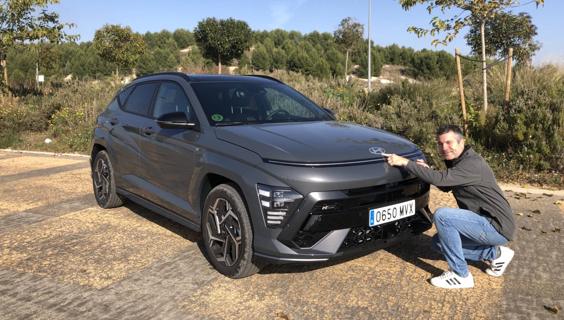Analizamos en vídeo al Hyundai Kona: un SUV con variedad de motores, un gran interior y muy moderno