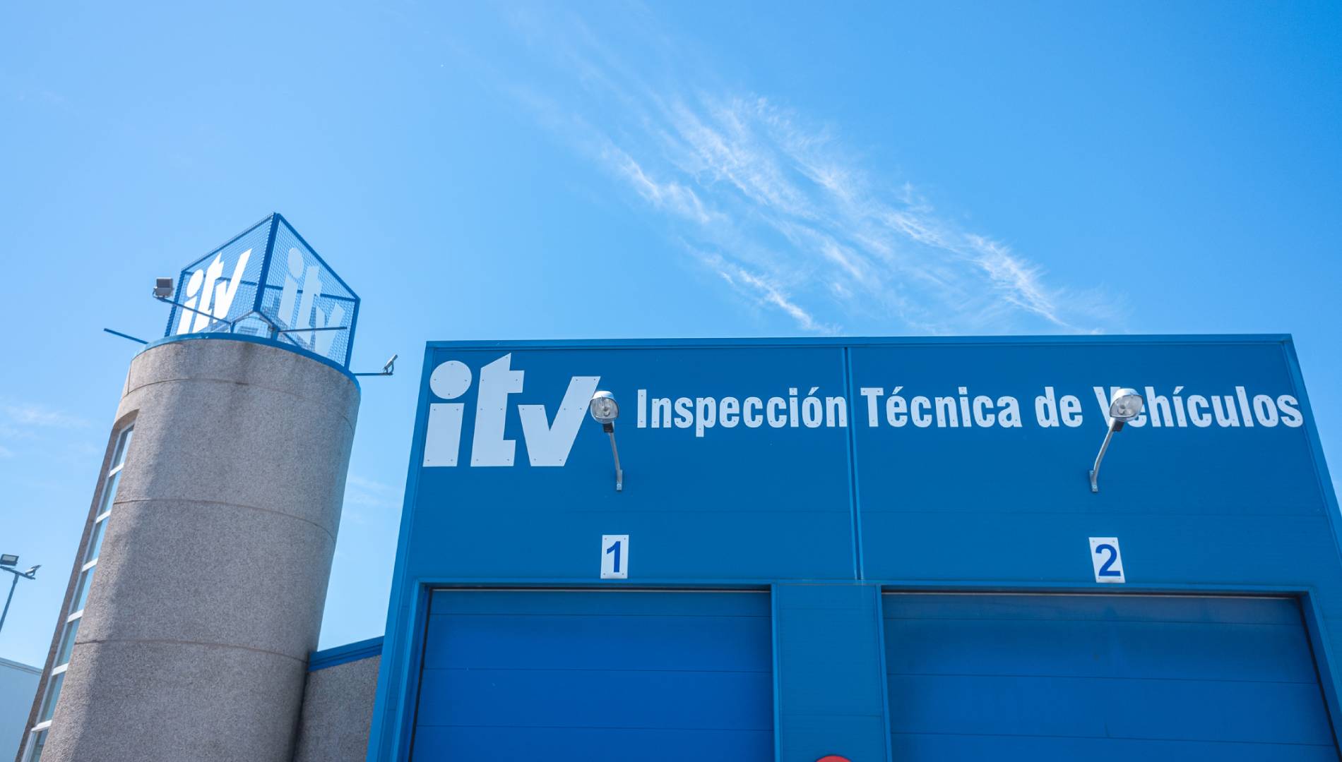 Estos coches deberán pasar por primera vez la ITV en el 2025: revisa la matrícula para evitar multas