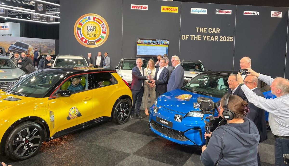 El Renault 5 y Alpine A290, ganador del Car of the Year 2025, son los mejores Coches del Año en Europa