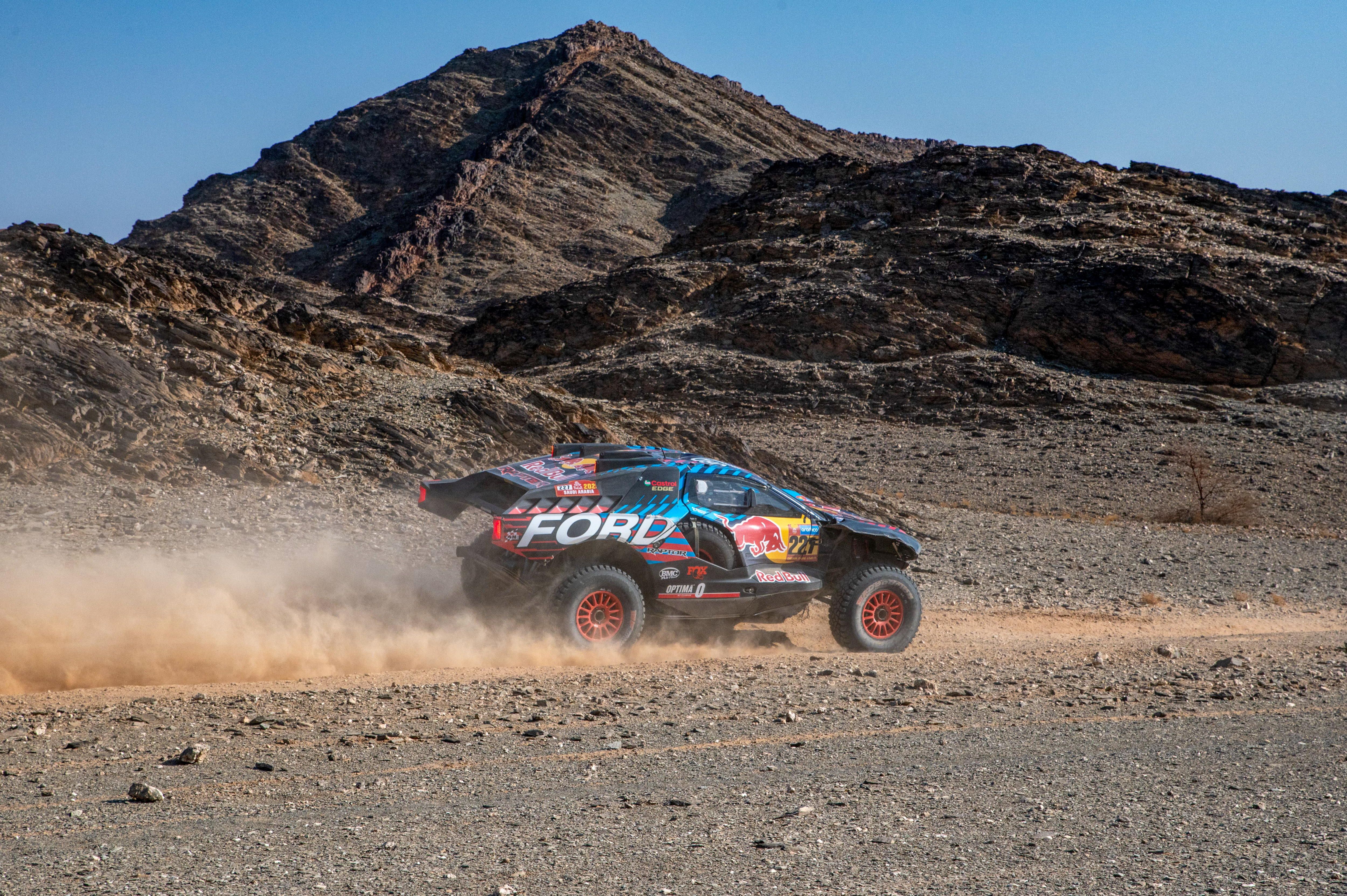 El español Nani Roma saborea una victoria de etapa en el Rally Dakar diez años después