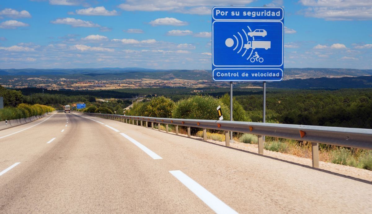 Está tipificado como delito superar el límite en más de 80 km/h en vías interurbanas