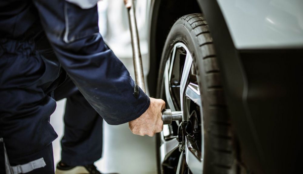 Cambiar solo un neumático del coche Cambiar solo un neumático del coche