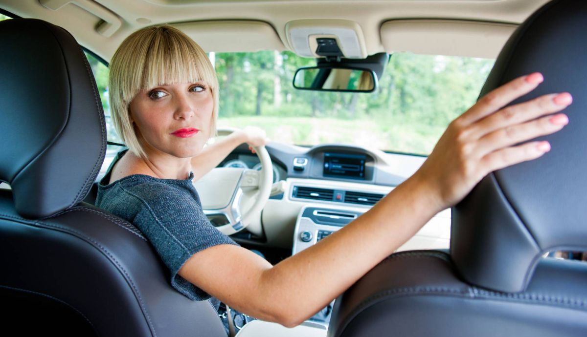 DGT avisa de multas de 500 € por circular marcha atrás