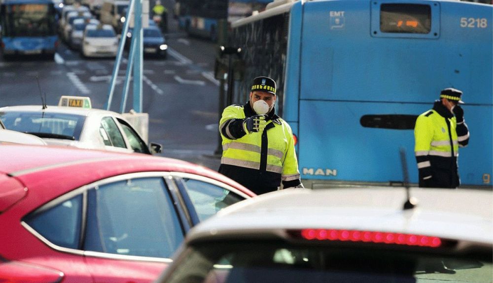 Nuevas multas de hasta 100 € por estar con el coche parado y el motor encendido