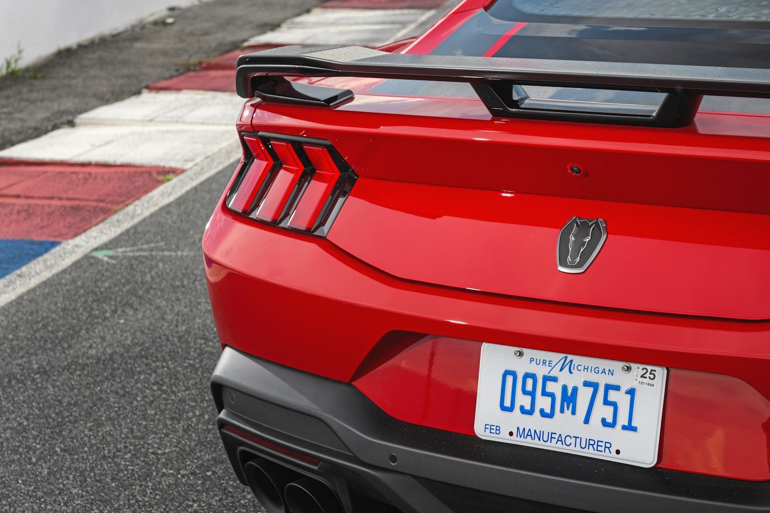 Ford Mustang Dark Horse