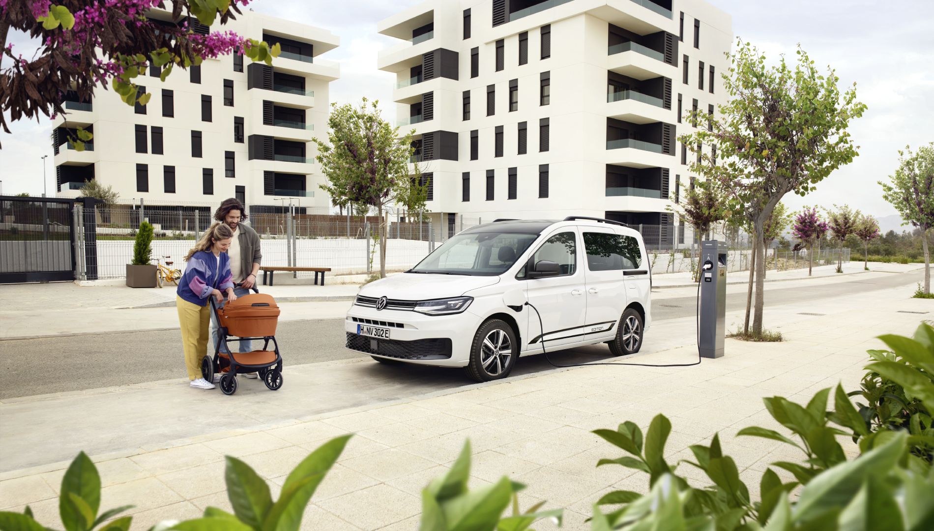 Conducimos el nuevo Volkswagen Caddy eHybrid un monovolumen híbrido enchufable sin competencia